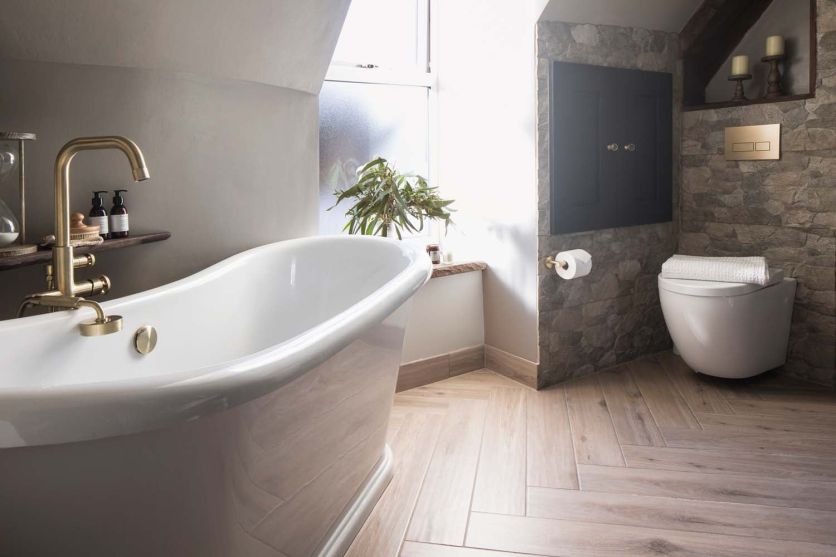 Darcey White Traditional Soaking Tub