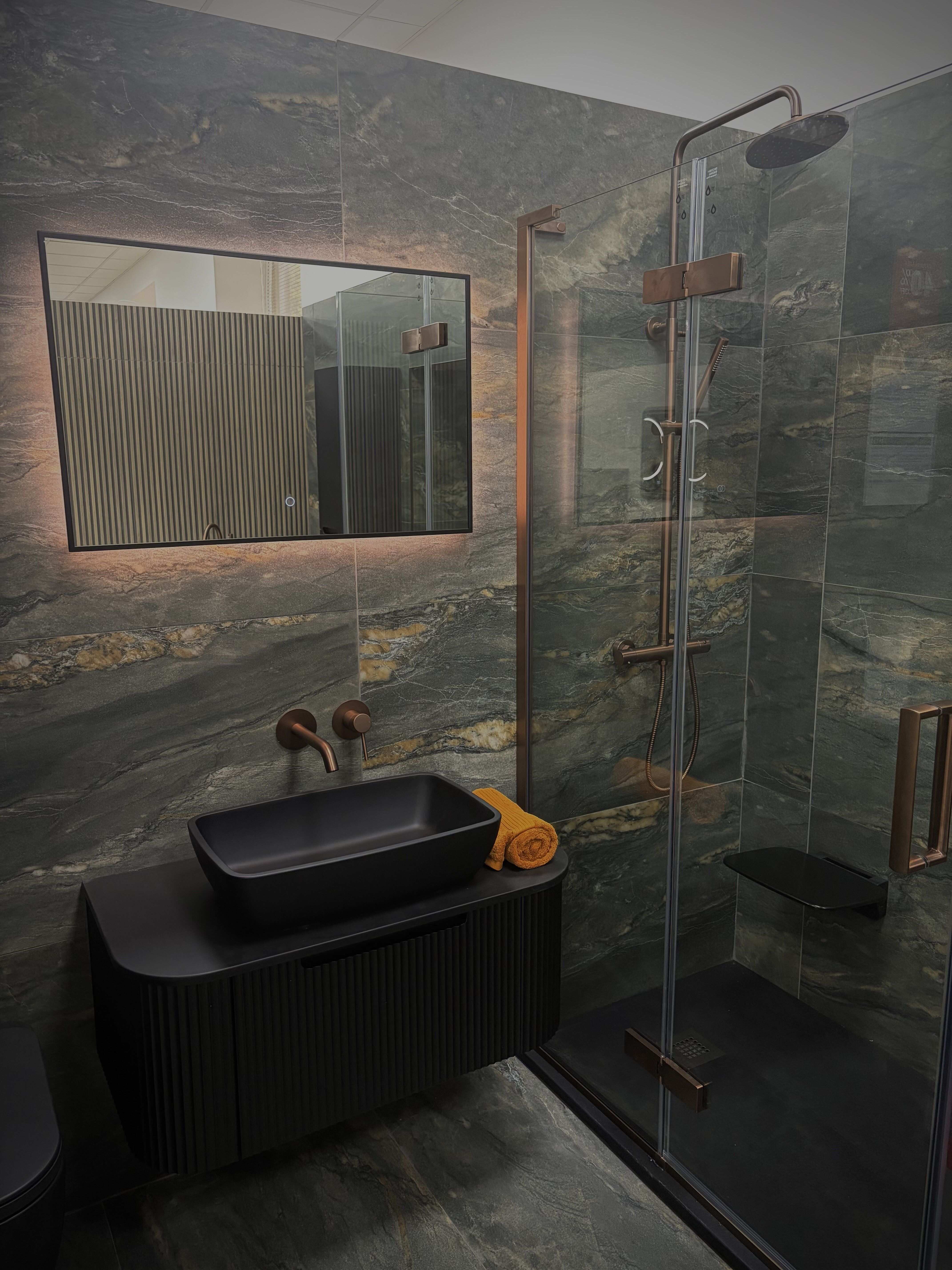 Dark Bay With Bronze Brassware