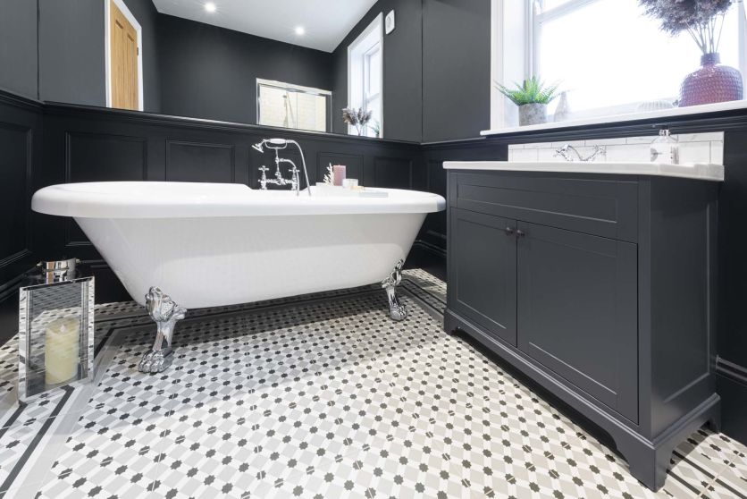 Mere Freestanding Bath & Chrome Feet