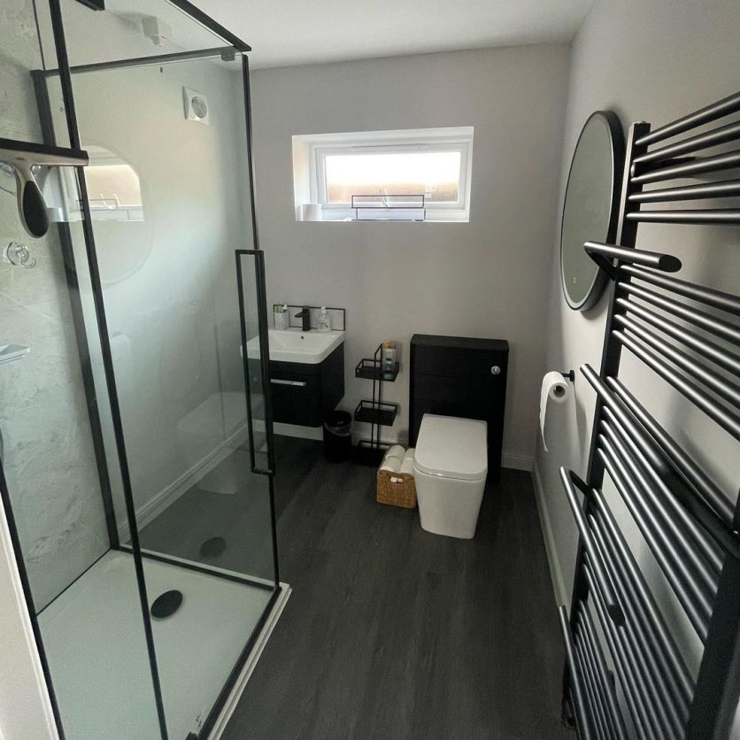 Esk Black WC Unit