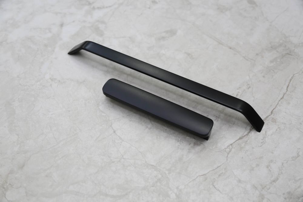 Nante Matt Black Bar Handle