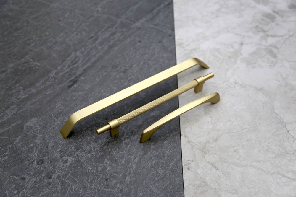 Nante Brushed Gold Bar Handle