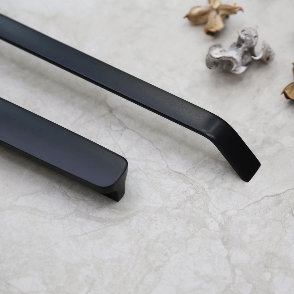 Newport Matt Black Bar Handle