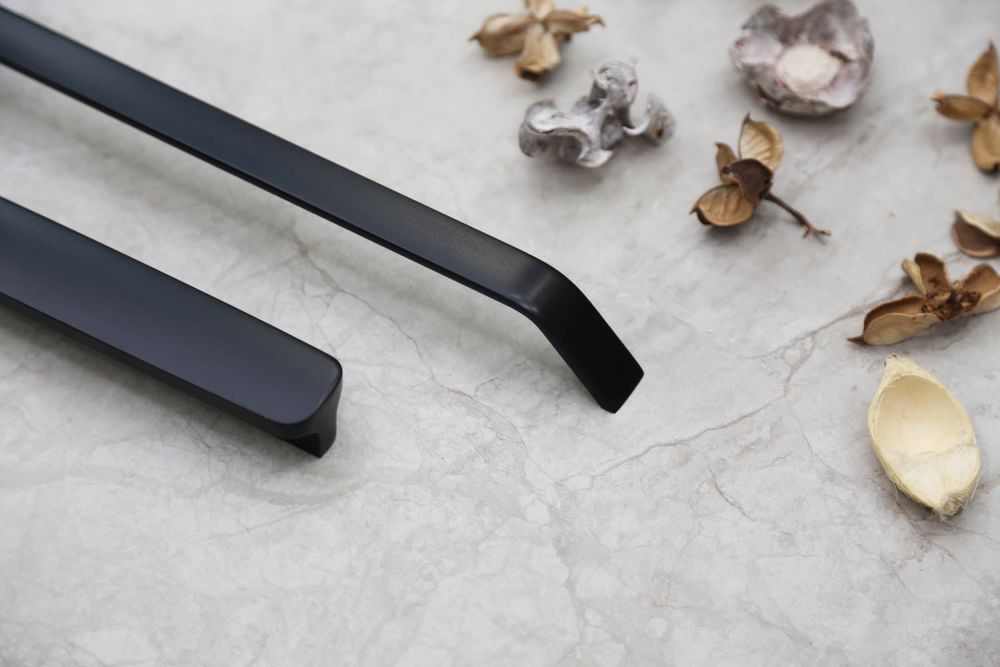 Nante Matt Black Bar Handle