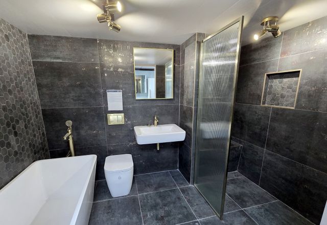 Easy Bathrooms & Tiles High Wycombe Bathroom Showroom