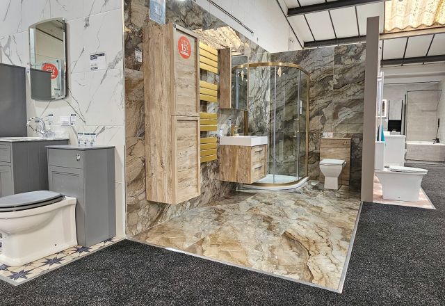 Reading Tilehurst shower bays at Easy Bathrooms