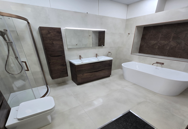 Easy Bathrooms & Tiles Showroom Newbury display stand featuring a modern bathroom suite