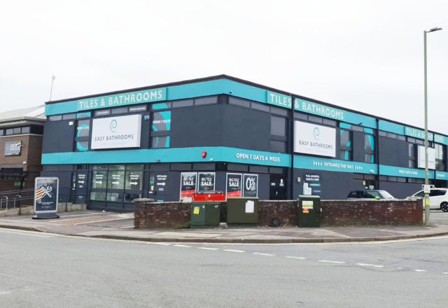 Oxford store over 80 bays