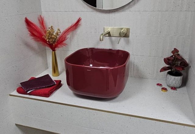 Easy Bathrooms & Tiles Crawley showroom