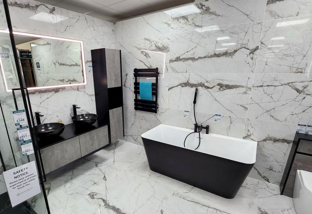 Amesbury Easy bathroom display
