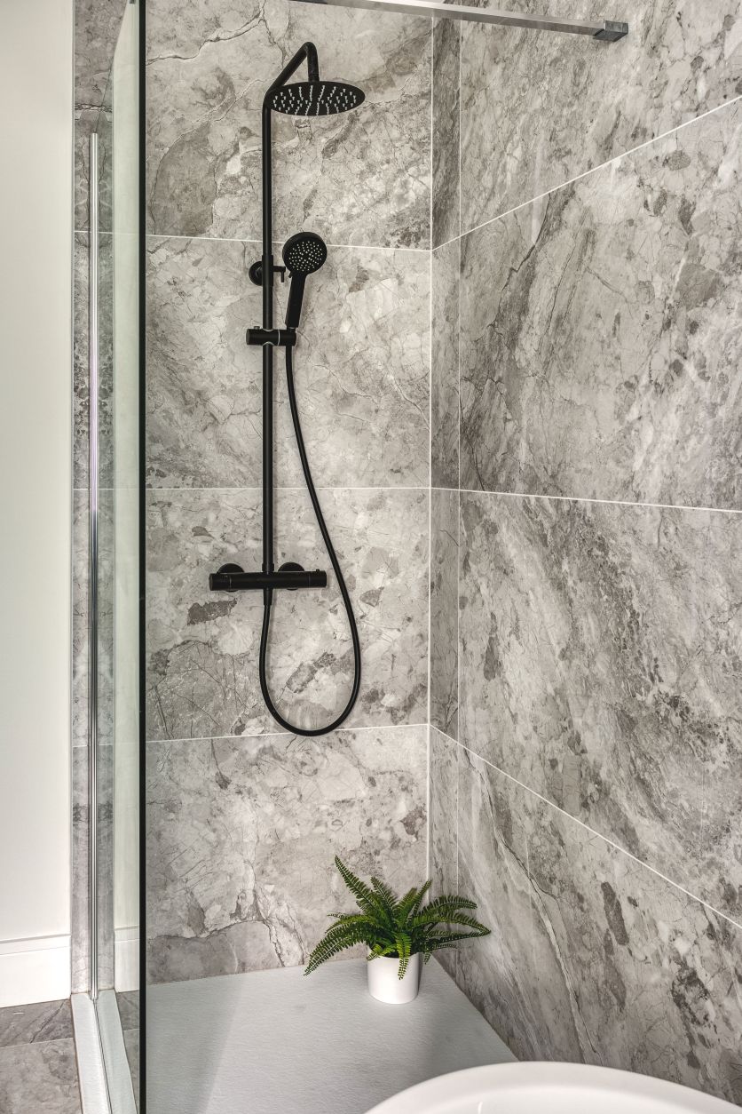 Vibra Matt Black Round Thermostatic Shower Pack
