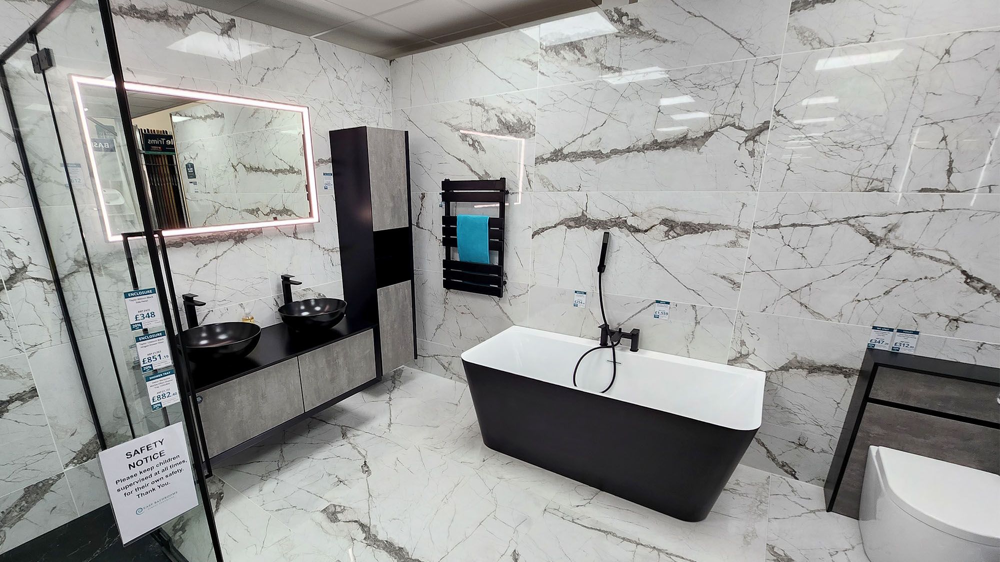 Amesbury Easy bathroom display